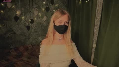 0ophelia online show from March 2, 9:32 pm