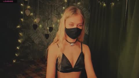 0ophelia online show from February 19, 9:14 pm