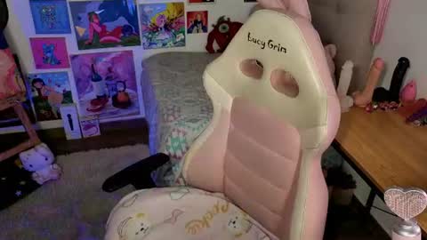 111lucygrim111 online show from August 5, 7:55 pm