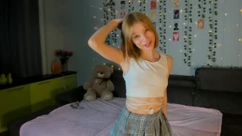 Kira online show from May 13, 4:16 pm