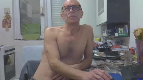 1973man online show from December 15, 10:28 pm