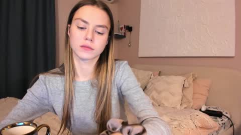 Lily 3 online show from December 10, 9:33 pm