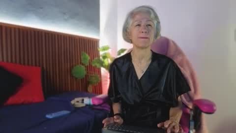 Miss Monserrate online show from February 7, 1:14 pm