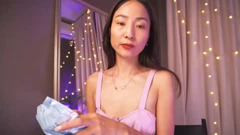 Rei online show from November 21, 1:42 pm