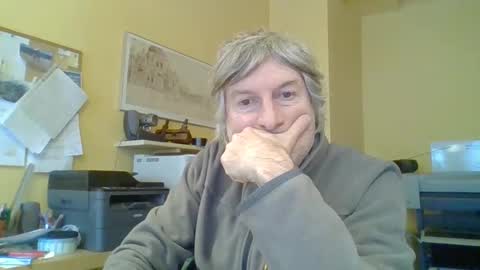 22esserre online show from December 4, 10:04 am