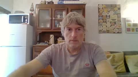 22esserre online show from November 3, 1:23 pm