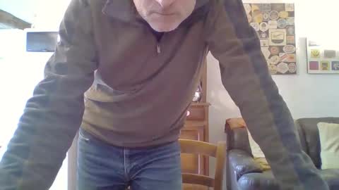 22esserre online show from April 14, 11:57 am