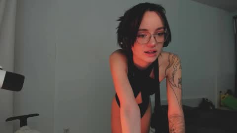 Snapshot of 2b_ chatting on October 21, 4:17 am Sasha weekend from 14 to 27 November online show from October 21, 4:17 am