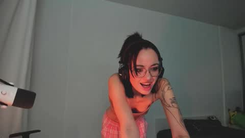 Snapshot of 2b_ chatting on October 13, 4:03 am Sasha weekend from 14 to 27 November online show from October 13, 4:03 am