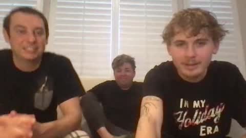 Roommates online show from April 20, 2:14 am