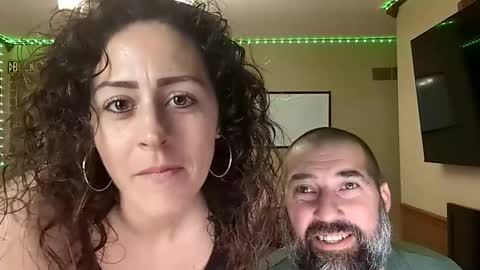 Snapshot of 420kc_couple chatting on October 21, 4:32 pm KC420Couple online show from October 21, 4:32 pm