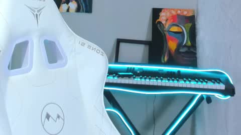 Snapshot of 4ever_dude chatting on February 20, 3:56 am Andrew online show from February 20, 3:56 am