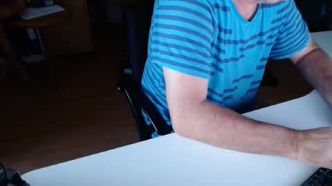 Snapshot of 69pifpaf chatting on October 28, 6:47 am 69pifpaf online show from October 28, 6:47 am