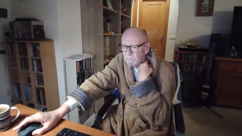  Papi  online show from February 20, 6:10 pm