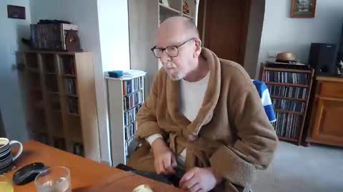  Papi  online show from March 22, 9:46 am