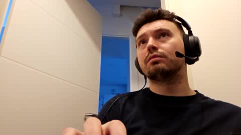 8inchdude93 online show from November 12, 10:28 am