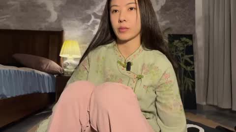 lily online show from April 19, 1:12 pm