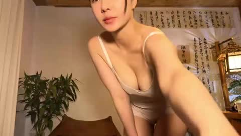 lily online show from April 11, 6:29 am