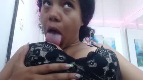 _alegriamartinez_ online show from December 4, 11:10 am