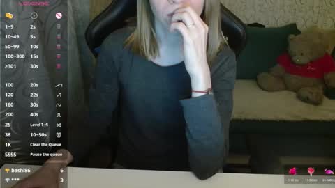  AliceCullen  online show from April 19, 6:10 pm