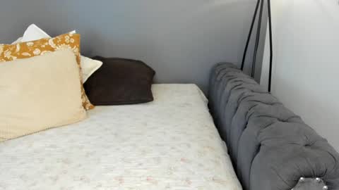 Snapshot of _aliice_1 chatting on February 28, 8:07 pm  Alice  online show from February 28, 8:07 pm