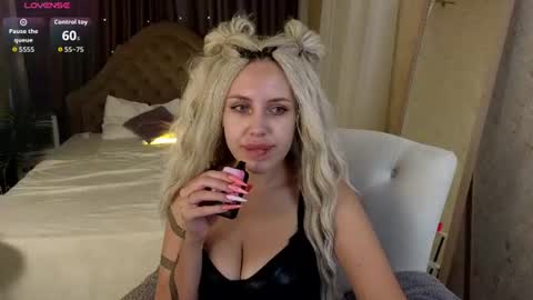 _amymoore online show from August 6, 1:36 am