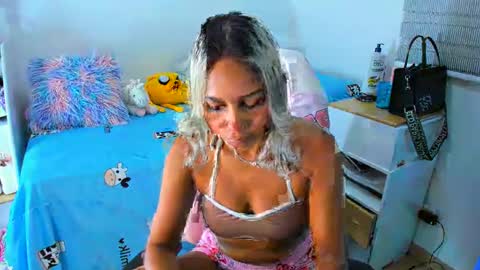 Analia online show from December 13, 1:37 am