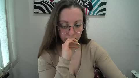 Anna online show from April 15, 7:01 am