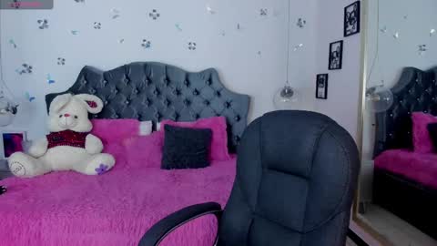 antonnela online show from February 25, 2:15 pm