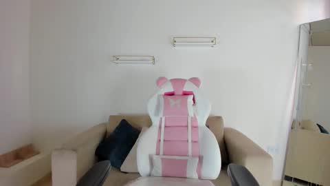 Snapshot of _april_smith_ chatting on October 22, 12:29 pm online show from October 22, 12:29 pm