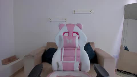    online show from November 15, 2:40 pm