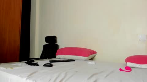 Snapshot of _ariah chatting on September 16, 3:41 am Ariah independent model online show from September 16, 3:41 am