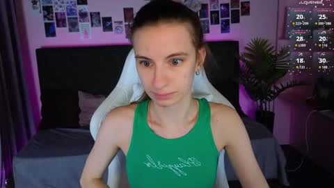 _ash_leyy_ online show from November 19, 8:35 am