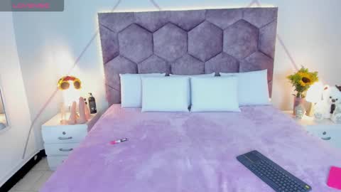 _aurora_collins_ online show from October 26, 1:34 pm