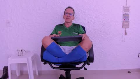 _axelking_ online show from February 18, 11:43 am