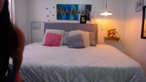 _bellagoddess online show from December 3, 8:22 pm