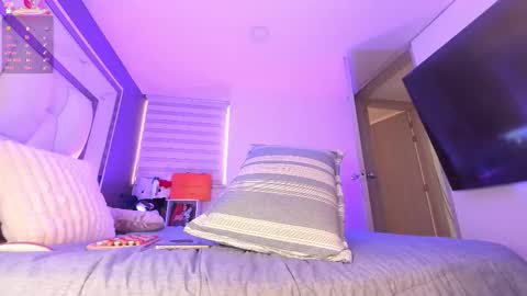 _bellaswwet_ online show from January 17, 4:16 pm