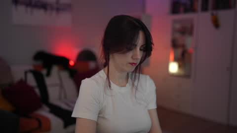 Lili online show from April 4, 8:10 am