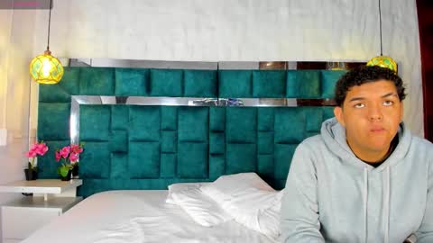 _bonnyandclyde online show from March 16, 12:42 pm