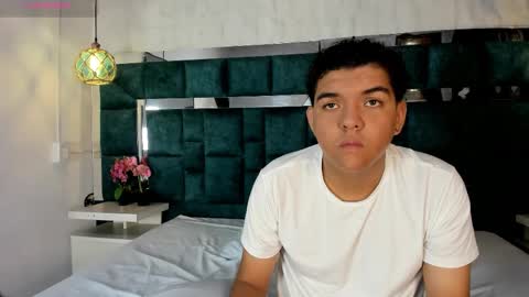 _bonnyandclyde online show from February 12, 1:04 pm