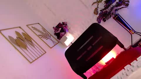 Caroline online show from October 18, 7:12 am