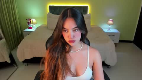 Charlote online show from December 23, 3:02 am