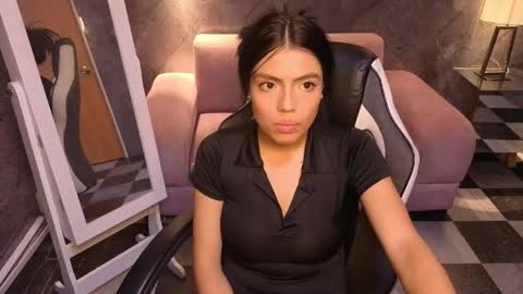 _charlottee_b online show from May 31, 6:09 pm