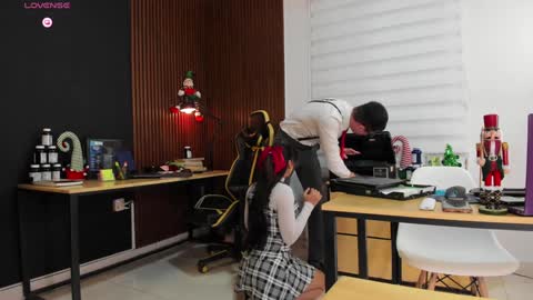 WELCOME TO THE OFFICE online show from December 19, 6:23 pm