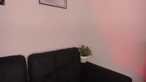 Snapshot of _e_m_m_a_1 chatting on February 25, 3:20 pm Emma and Tonny online show from February 25, 3:20 pm