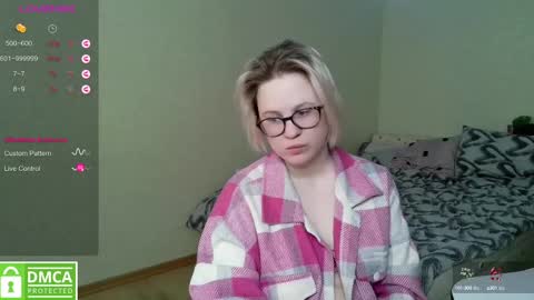 chloue and Gretta online show from March 10, 9:34 am