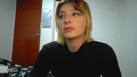 Mia-foster online show from May 4, 8:15 pm