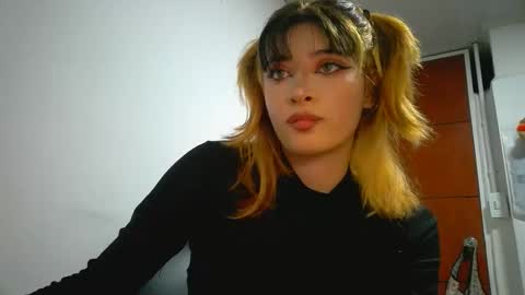 Mia-foster online show from March 4, 11:46 pm