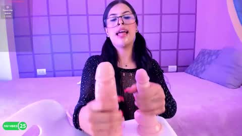 Gia online show from November 8, 4:43 pm