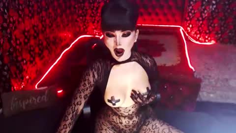 Snapshot of _hailyourqueenx chatting on January 13, 2:28 am GoDDess  Chloe online show from January 13, 2:28 am